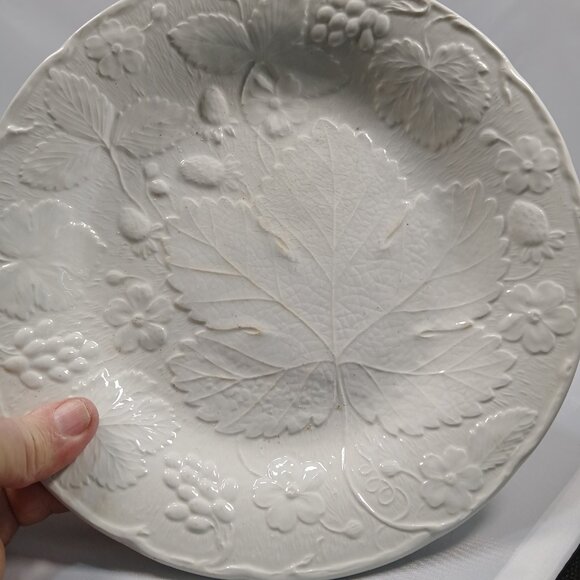 Cuthbertson's Burleigh Davenport Set Of Strawberry  Grape Leaf White Dinnerware - Picture 6 of 16